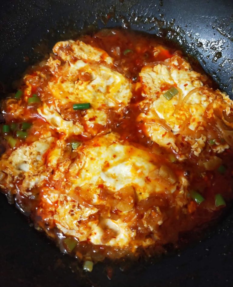 Resepi Sambal Telur Pecah 3 Rasa. Menu 'Penyelamat' Paling Simple Tapi ...