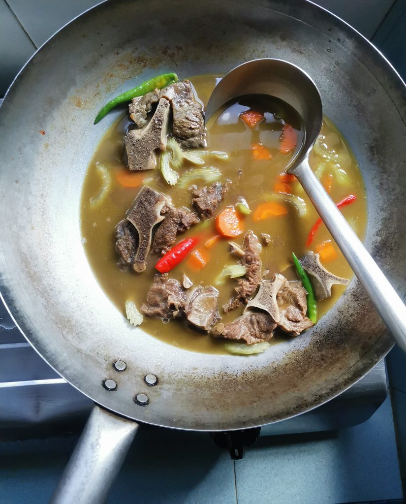 Resepi Sup Tulang Ala Kedai Tomyam Rasa Masam Berempah Hirup Sampai Licin