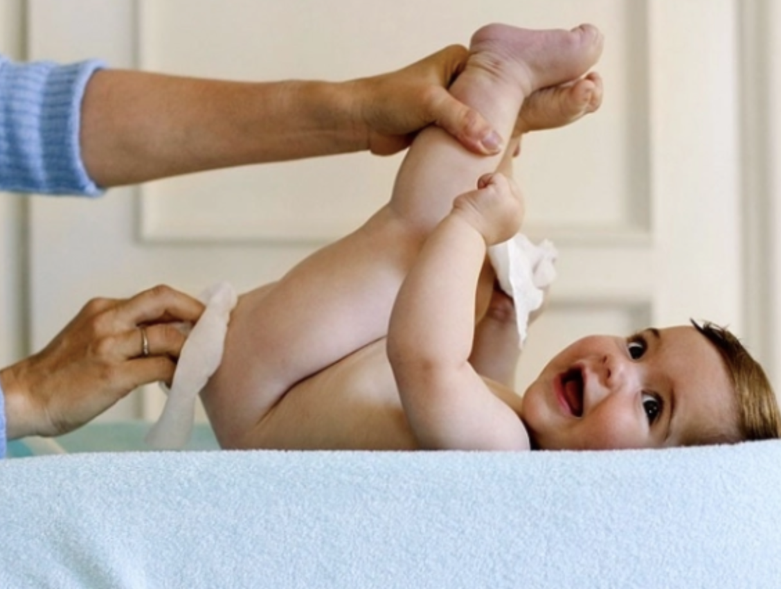 cara bersihkan kemaluan bayi