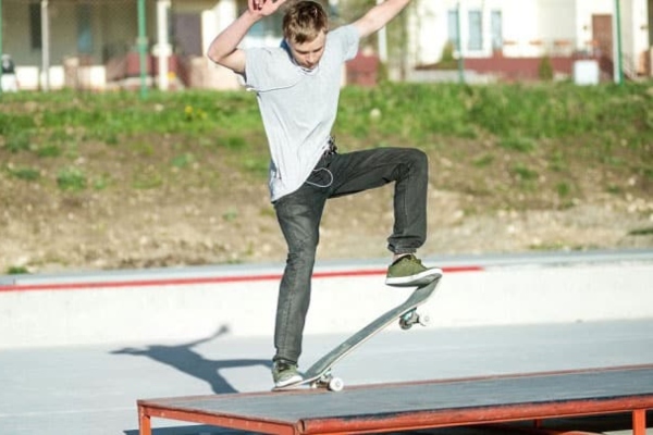 tricks skateboard