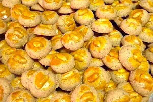 biskut kacang mazola