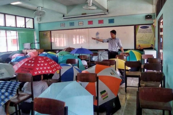 pelajar meniru