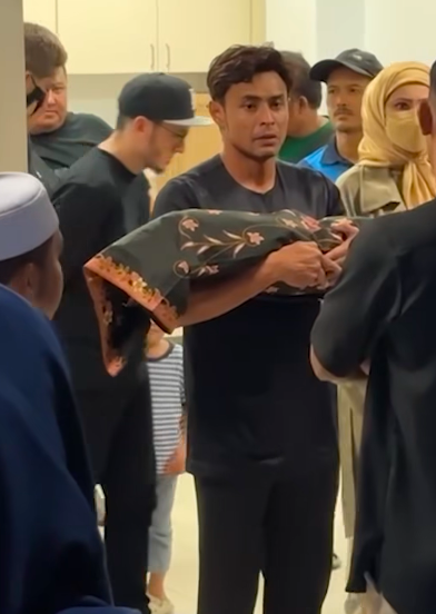 Anak Ayu Raudhah & Zaquan Adha Selamat Dikebumikan, Sayu...