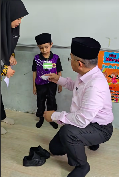 kasut hitam sekolah