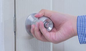 tombol pintu