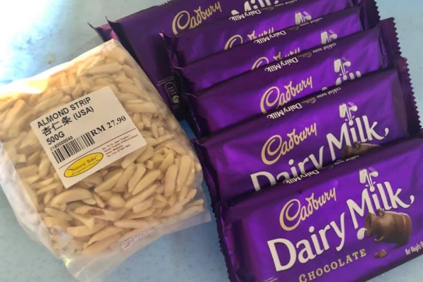 biskut badam coklat
