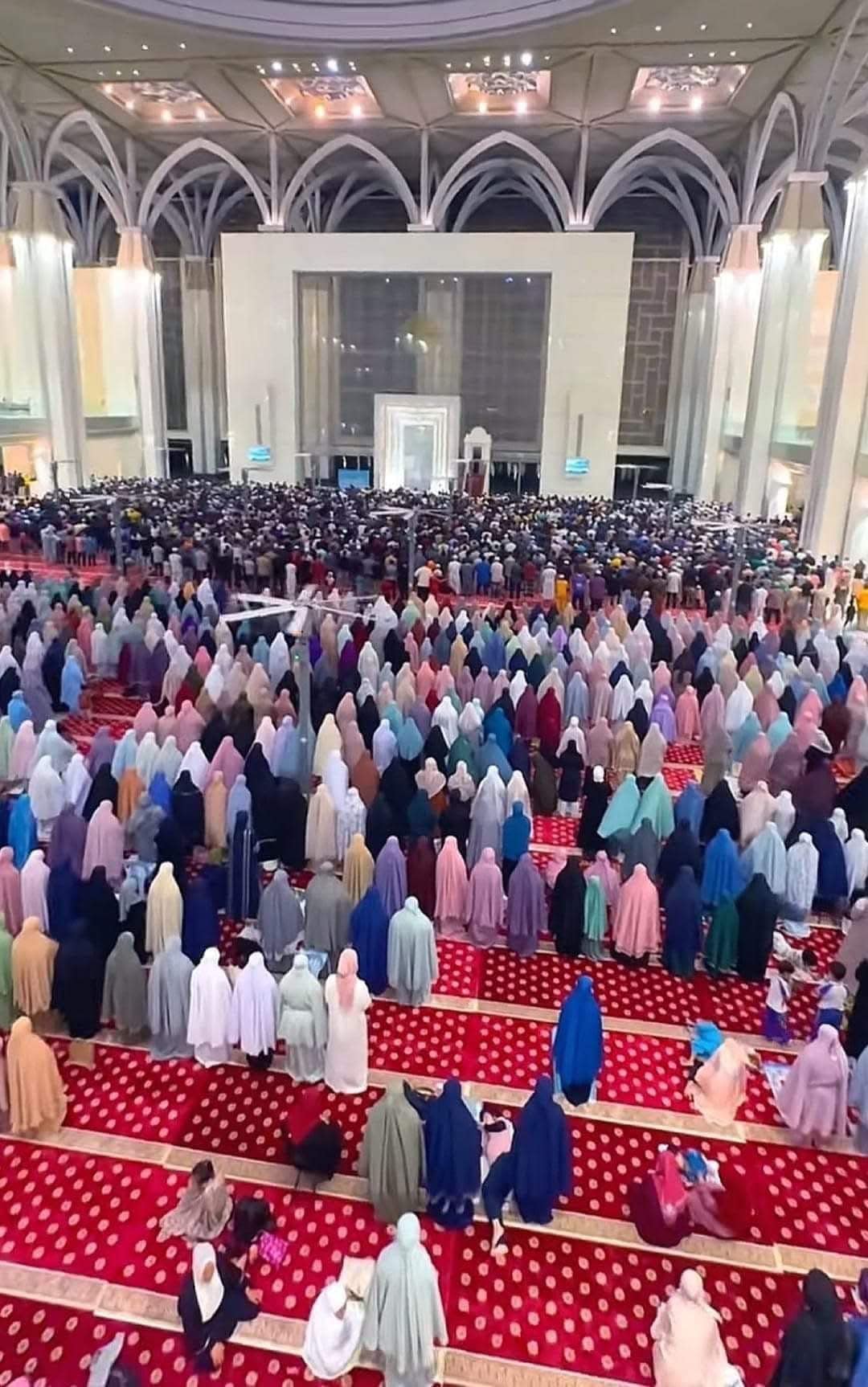 SAF JEMAAH WANITA