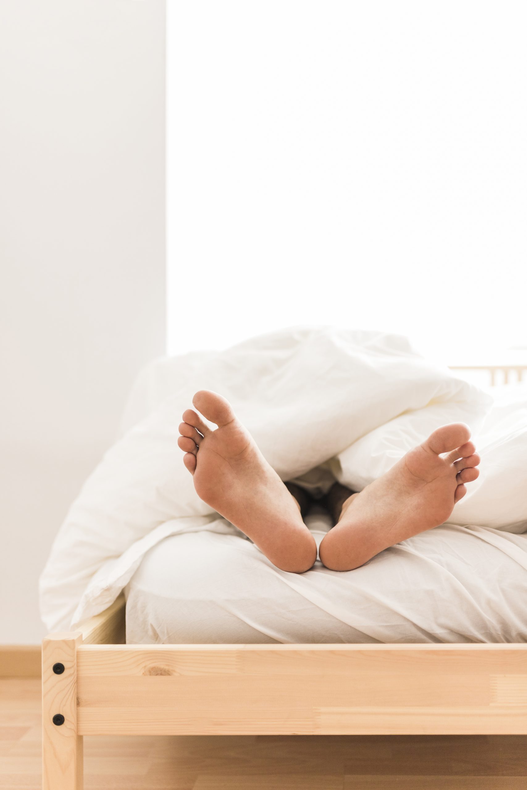 TIDUR KAKI ARAH KIBLAT