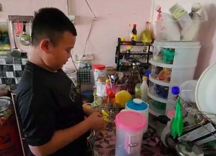 budak 12 tahun jaga ibu