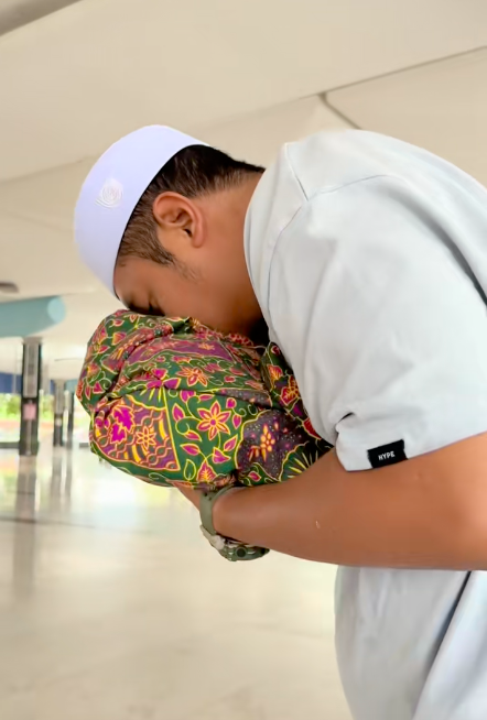 anak perempuan kembar