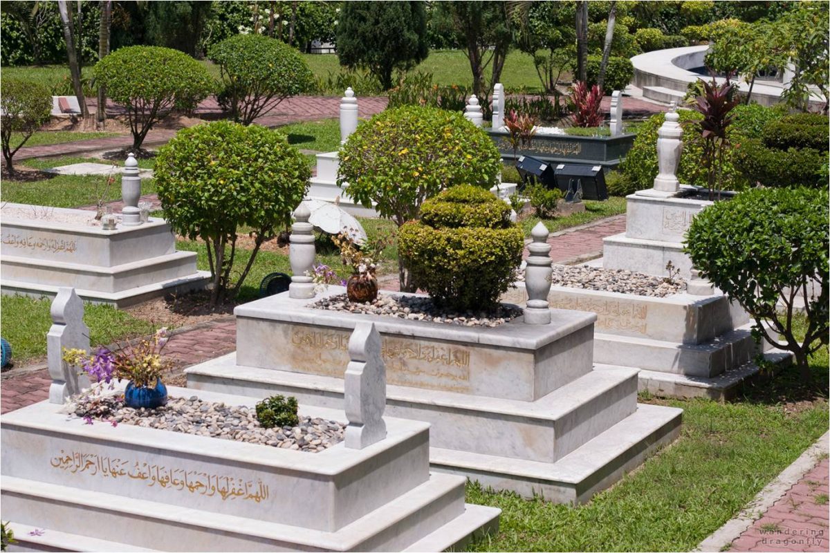RUMAH DEKAT DENGAN KUBUR