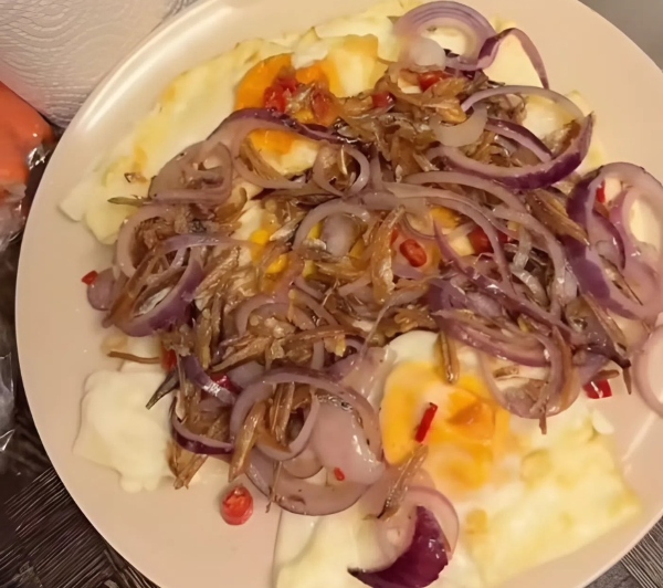 ikan bilis bawang