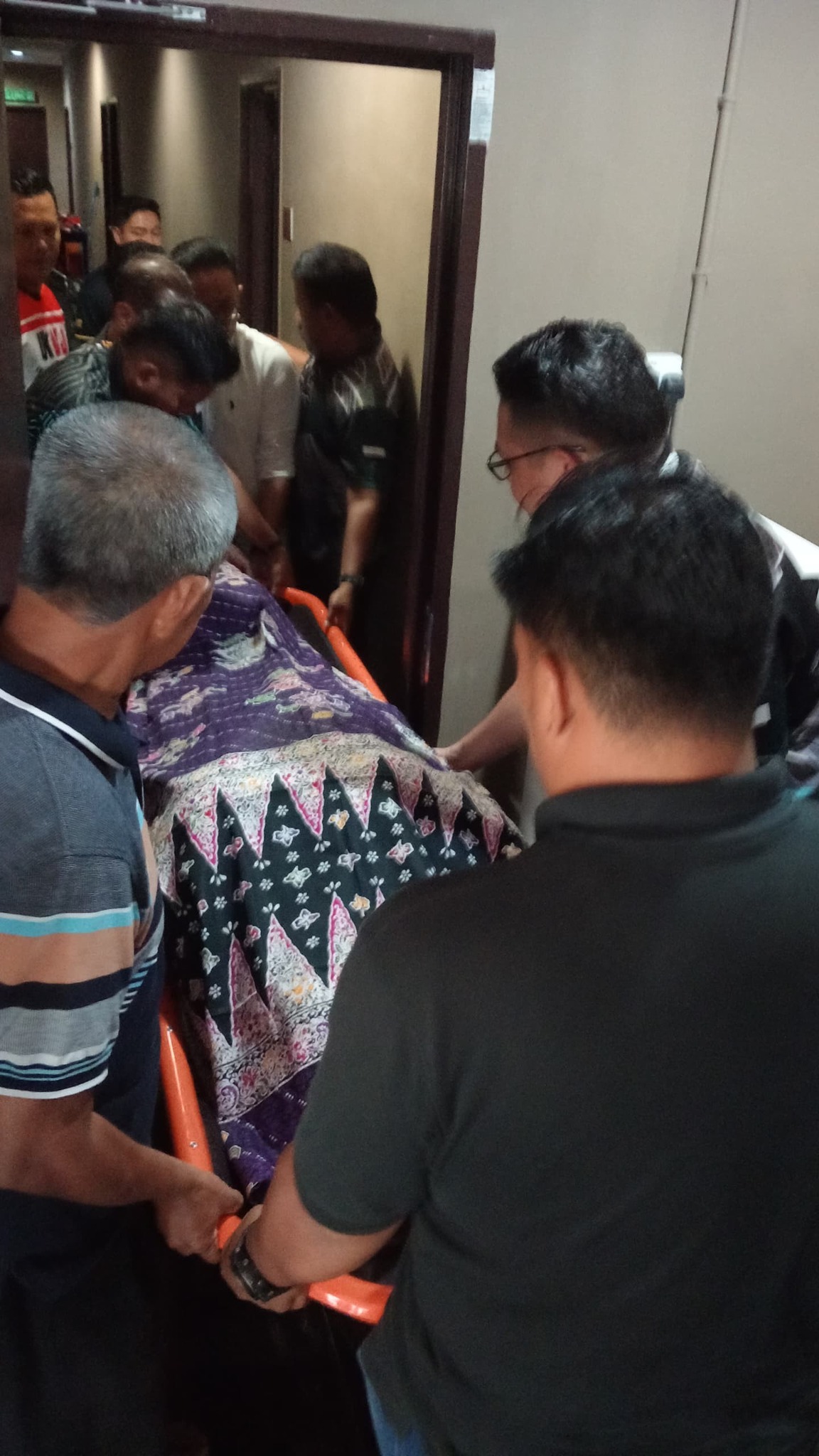 IBU MENINGGAL DUNIA MENGEJUT