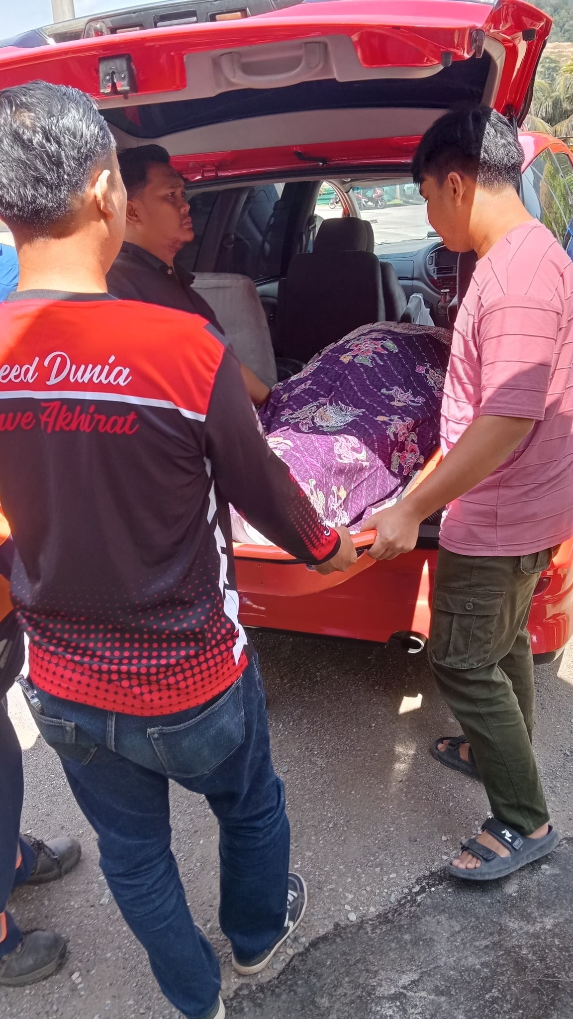 IBU MENINGGAL DUNIA MENGEJUT