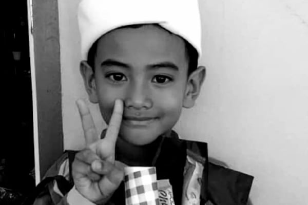 ditukul bapa saudara