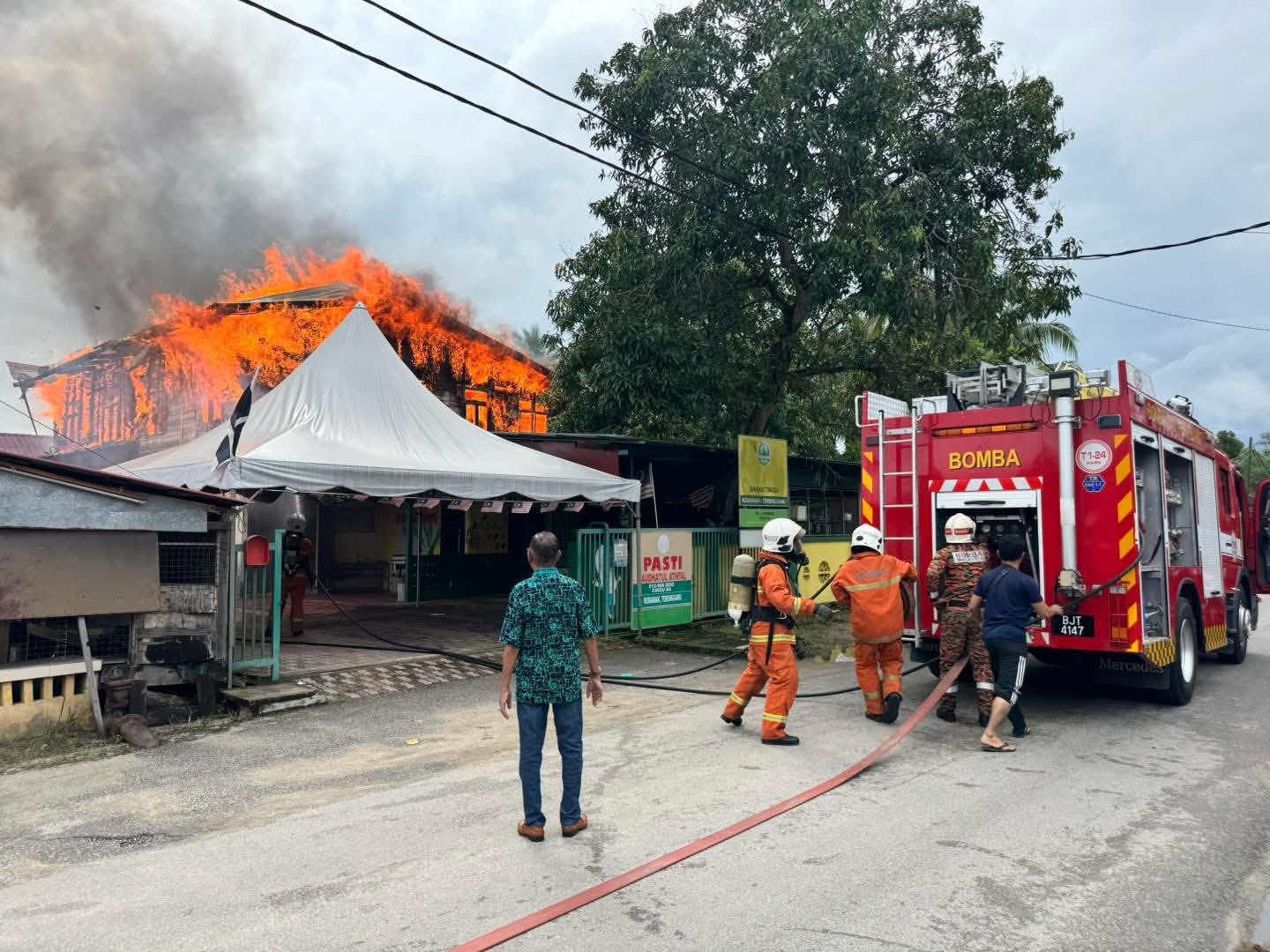 SEKOLAH PASTI TERBAKAR