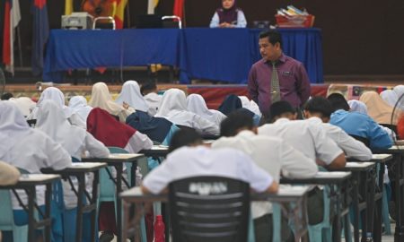 pengawas peperiksaan