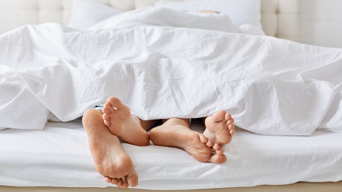 POSISI TIDUR SUAMI ISTERI