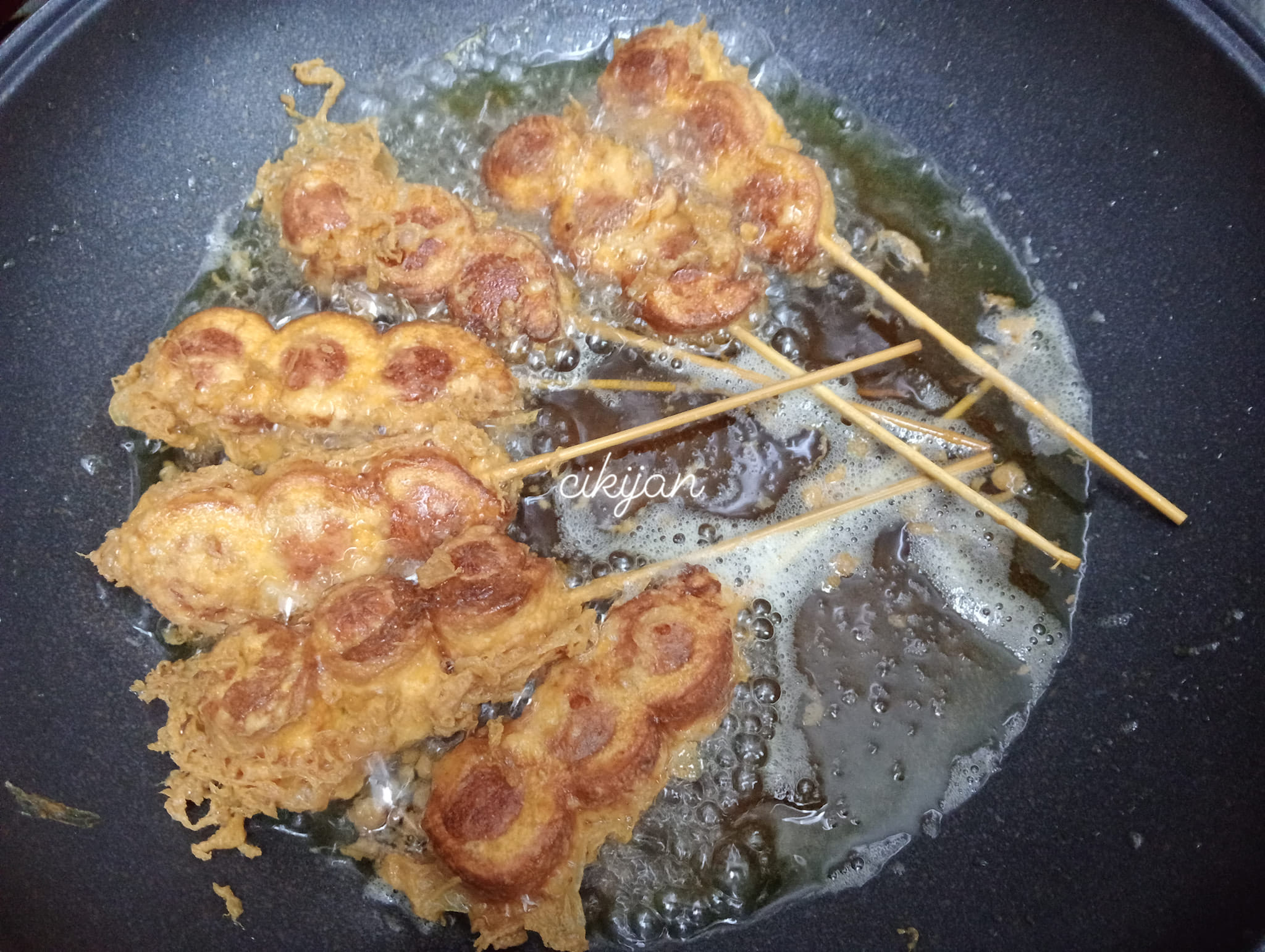 ROTI SOSEJ GULUNG