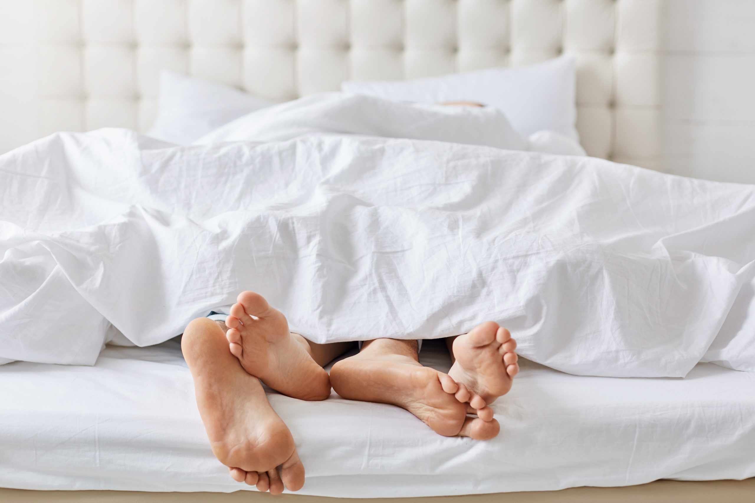POSISI TIDUR SUAMI ISTERI