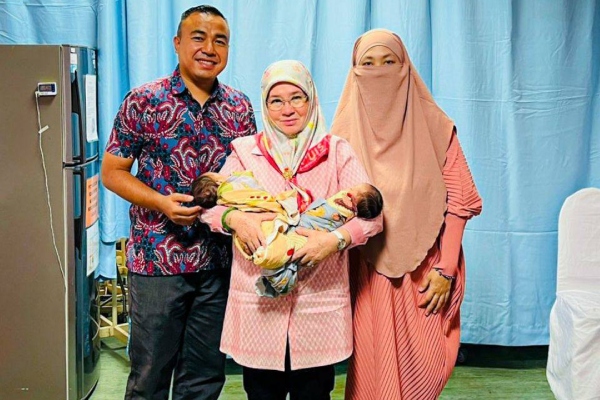 bayi kembar 3