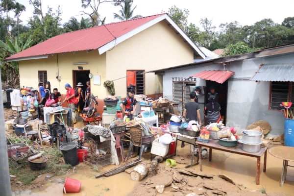 kemas rumah selepas banjir