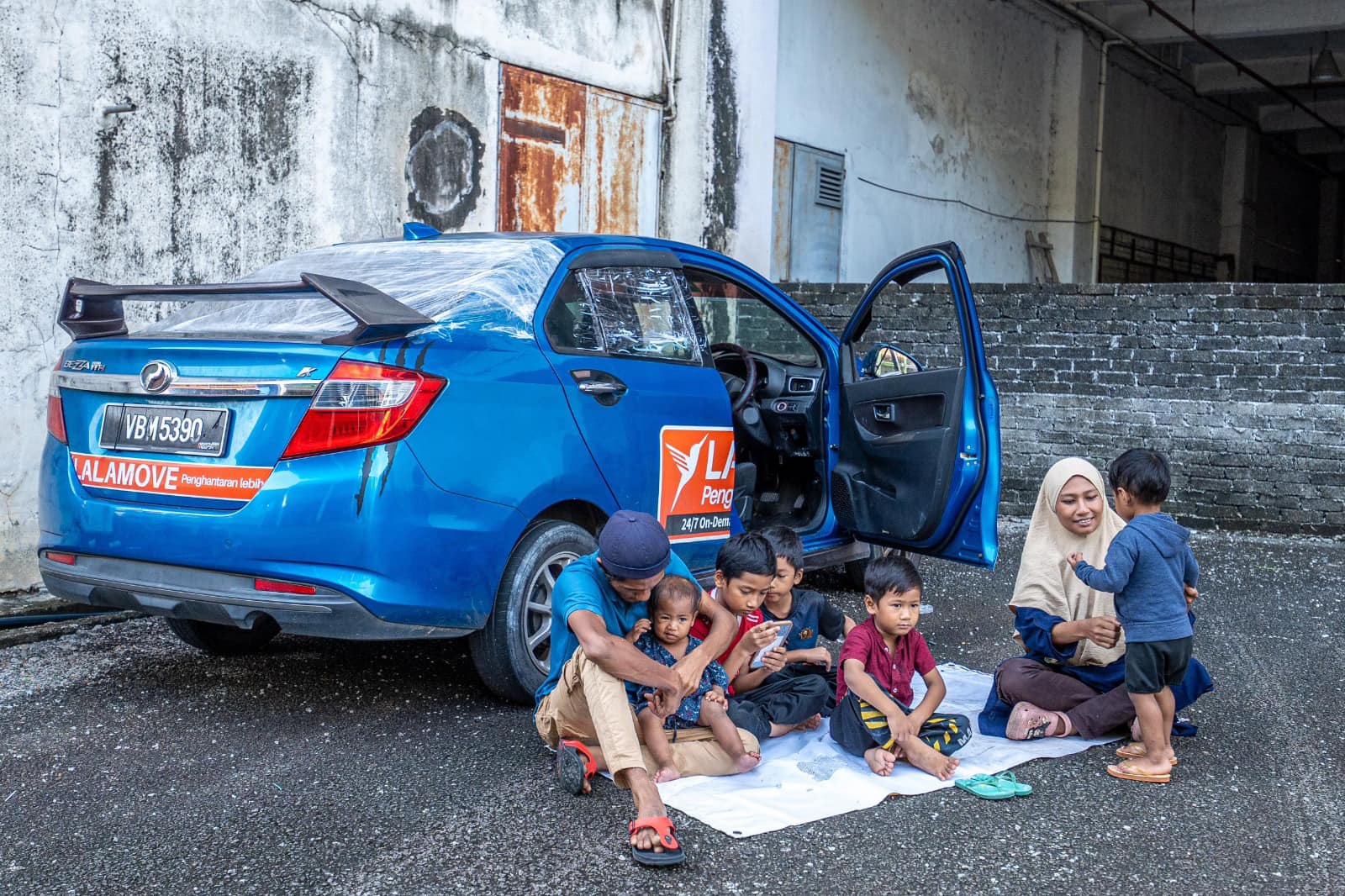 TIDUR DALAM KERETA