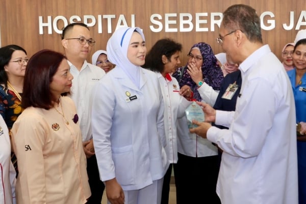 jururawat melayu