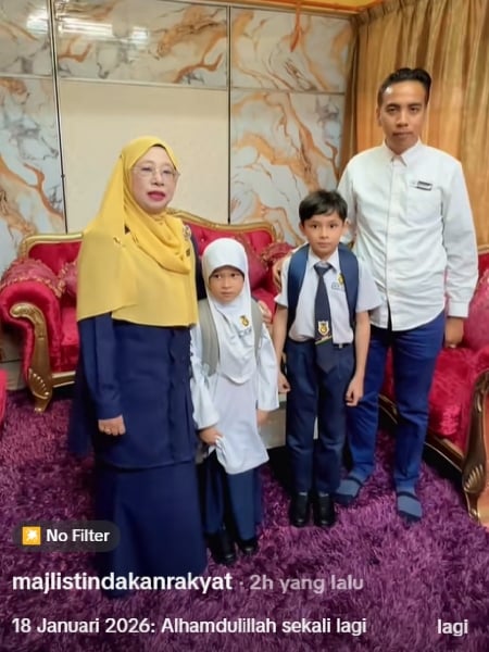 kasut sekolah