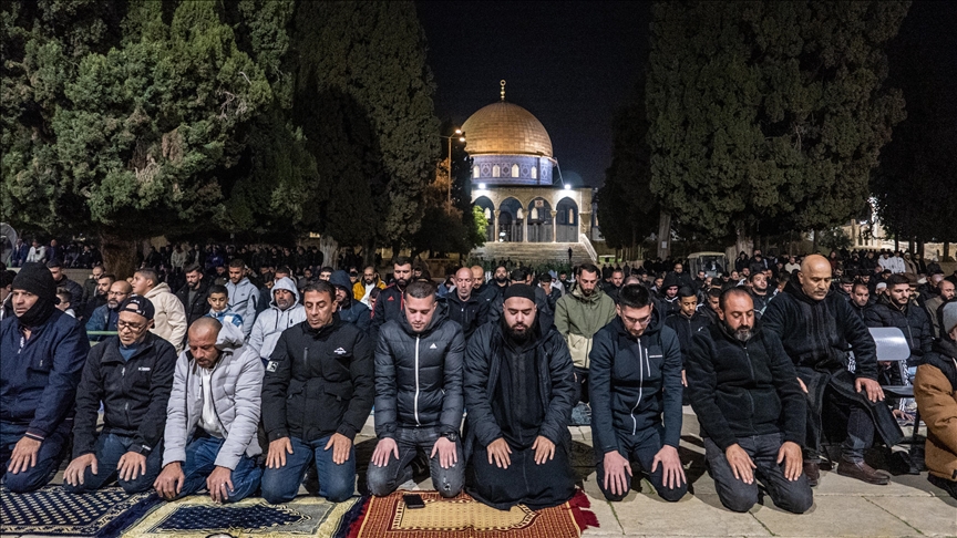 RAKYAT PALESTIN SOLAT TARAWIH
