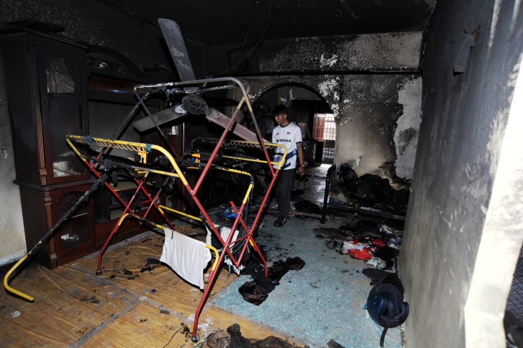 RUMAH TERBAKAR