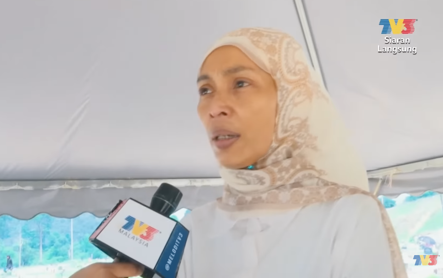 AMYZA AZNAN PAKAI TUDUNG