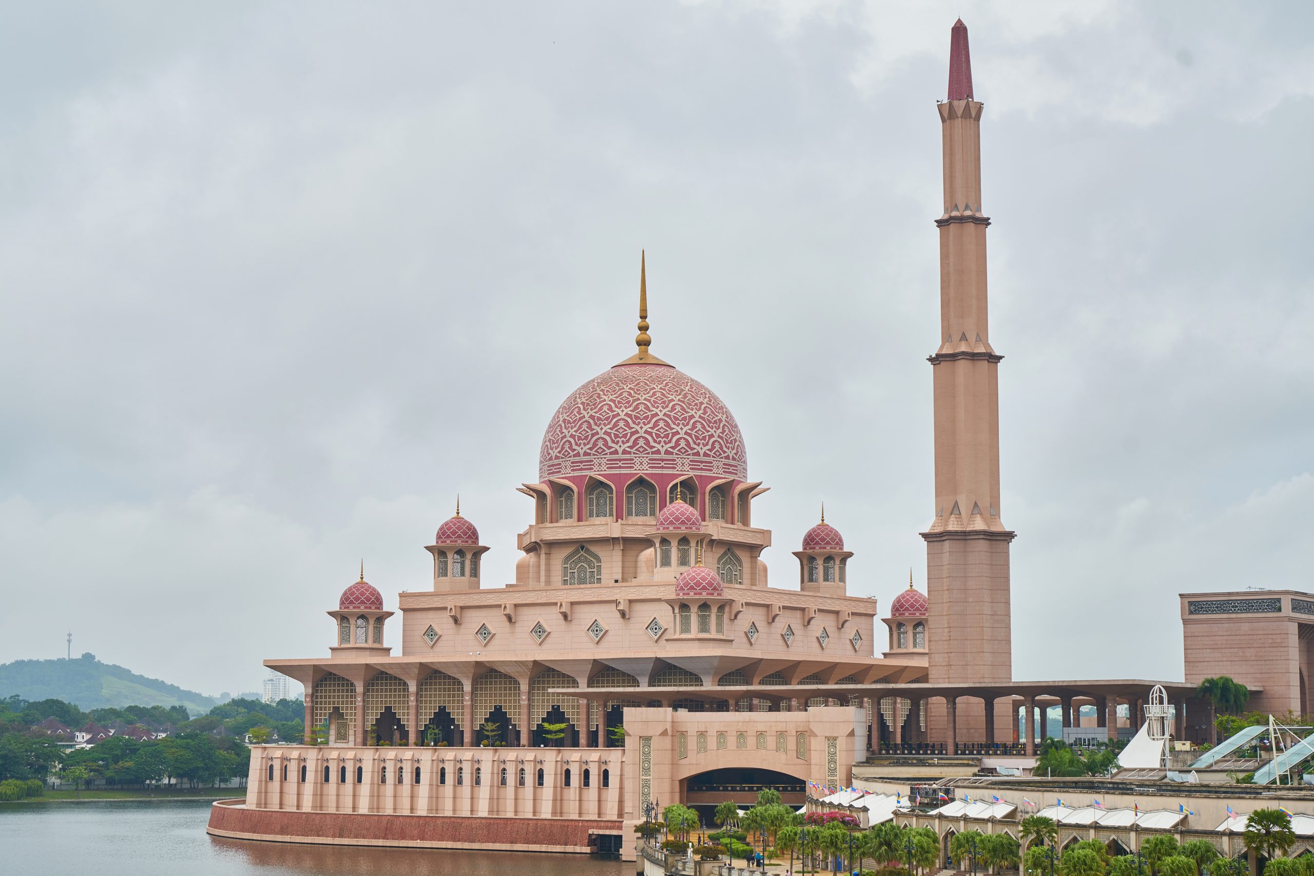 berniaga dalam masjid 