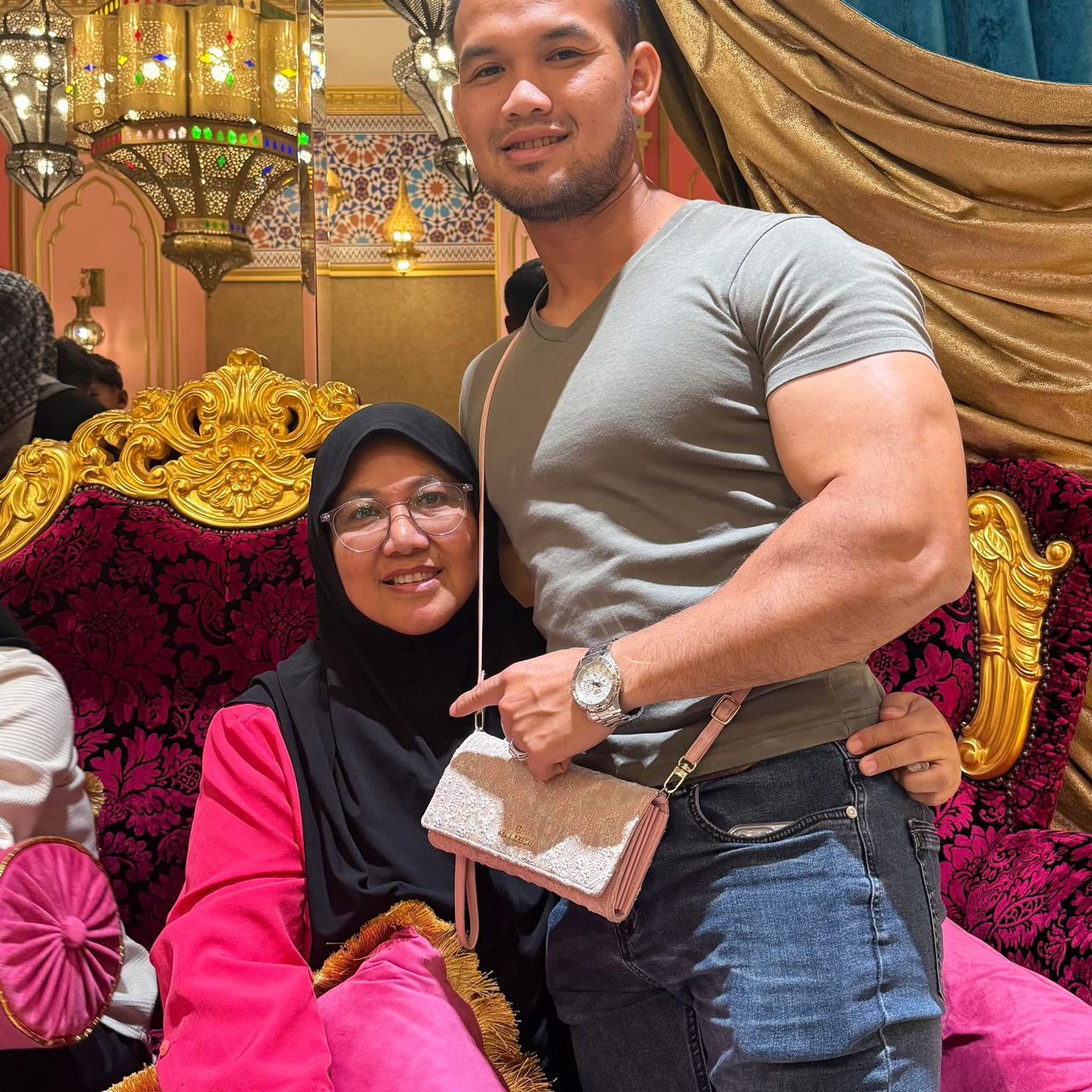 SUAMI USIA MUDA