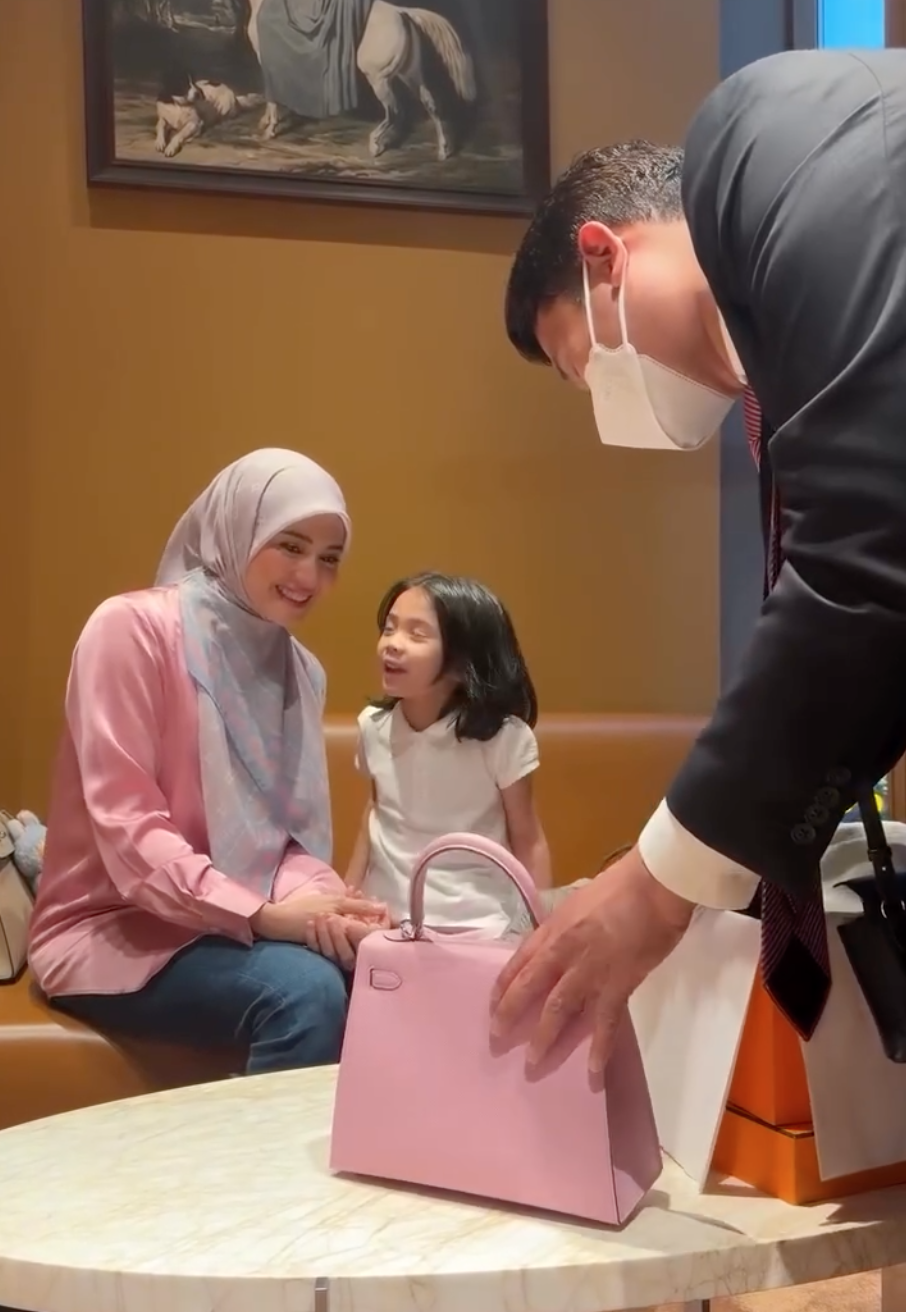 ANAK FAZURA