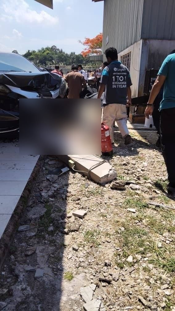INSIDEN PELAJAR DIREMPUH
