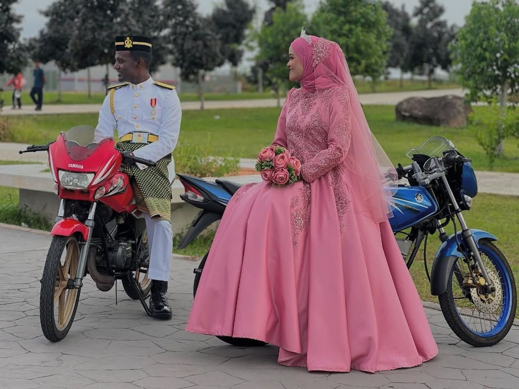 BERKULIT GELAP