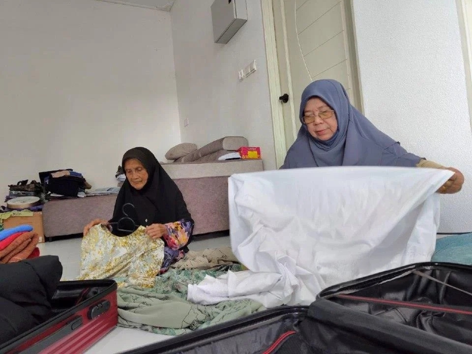 menunaikan haji 