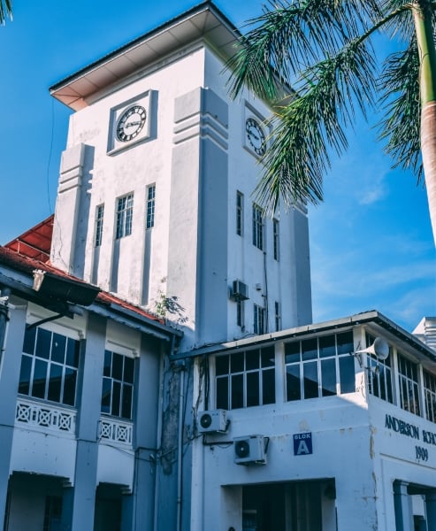 sekolah berhantu