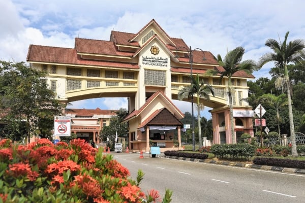 8 kembar