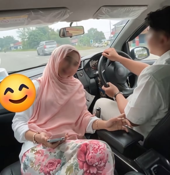 dalam kereta