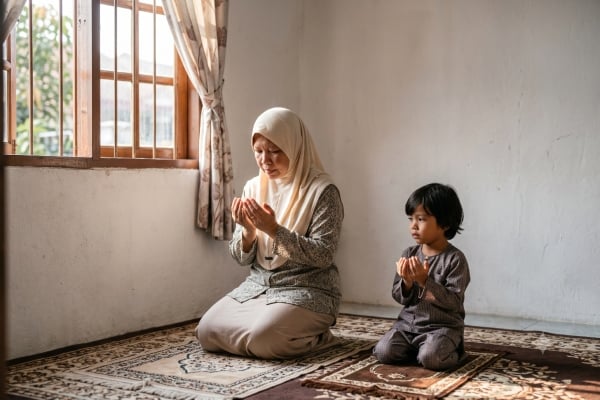mendirikan solat