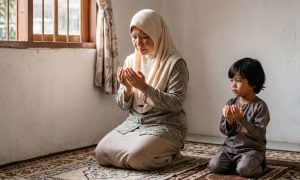 mendirikan solat