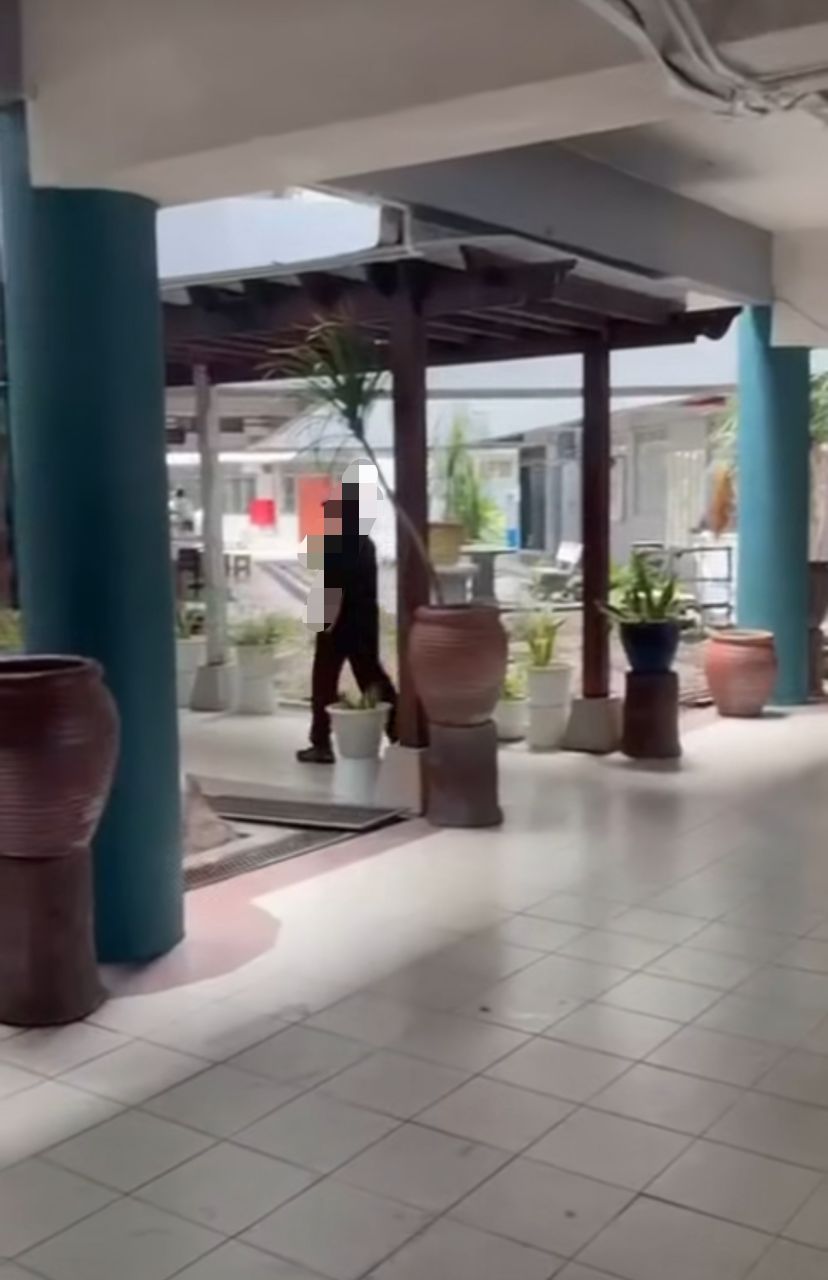 PELAJAR SEKOLAH DITIKAM