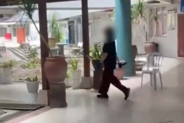 kes tikam di sekolah