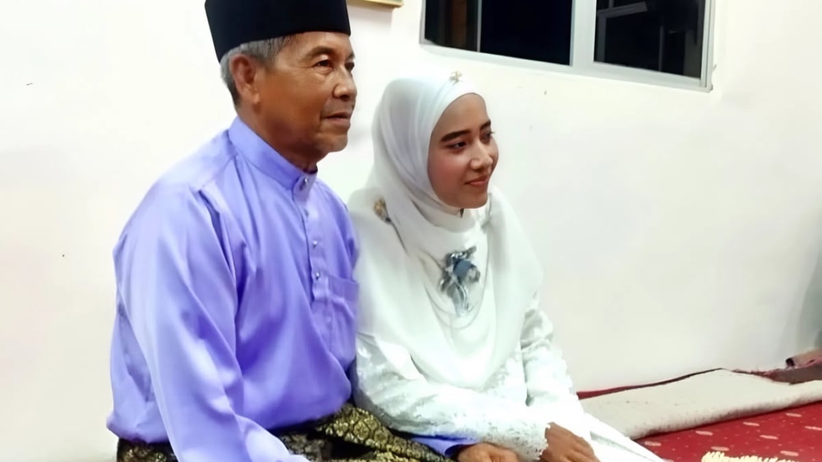 GADIS API MISTERI