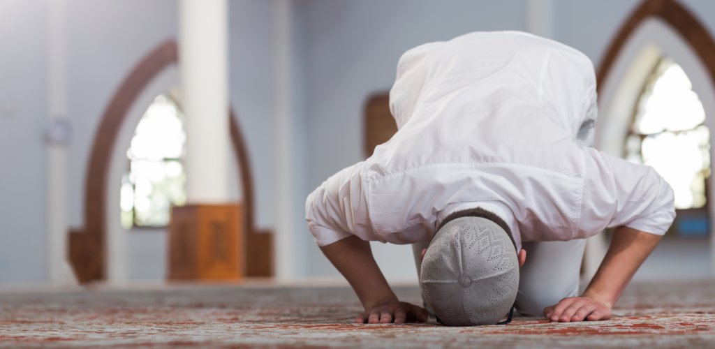 ketawa ketika solat