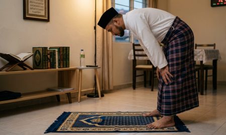 Solat Tanpa Pakaian Dalam