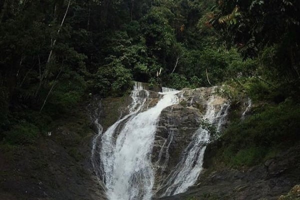 air terjun Lata Iskandar
