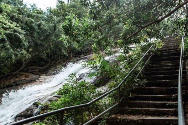 air terjun kolam puteri gunung ledang